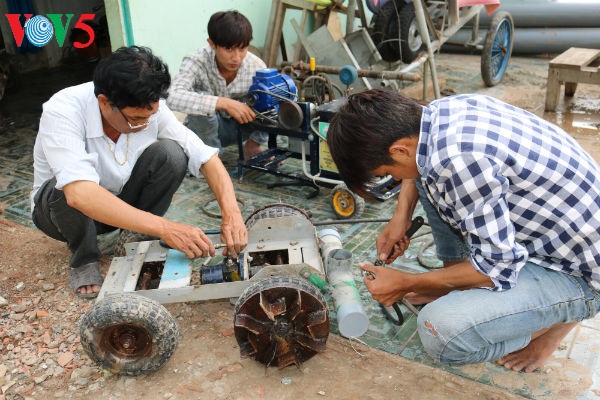 Nguyễn Hoàng Nam, ingénieur autodidacte
